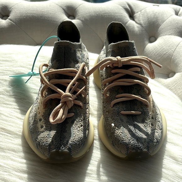 Lightweight Sport Shoes - Picture 4 of 9